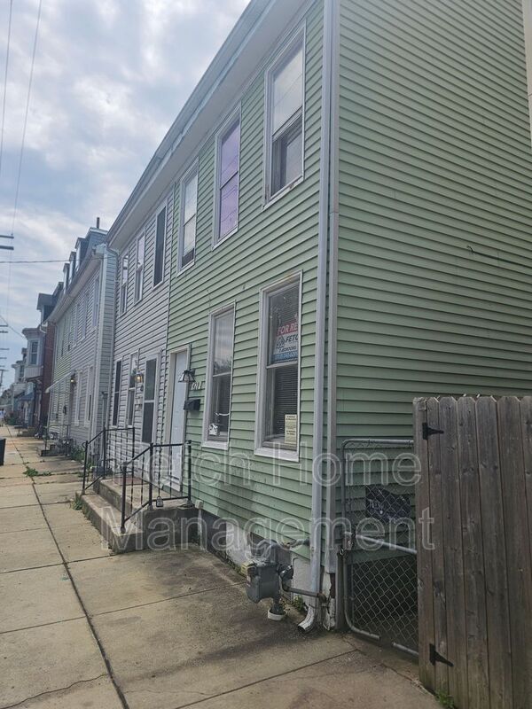 Building Photo - 428 Smith St