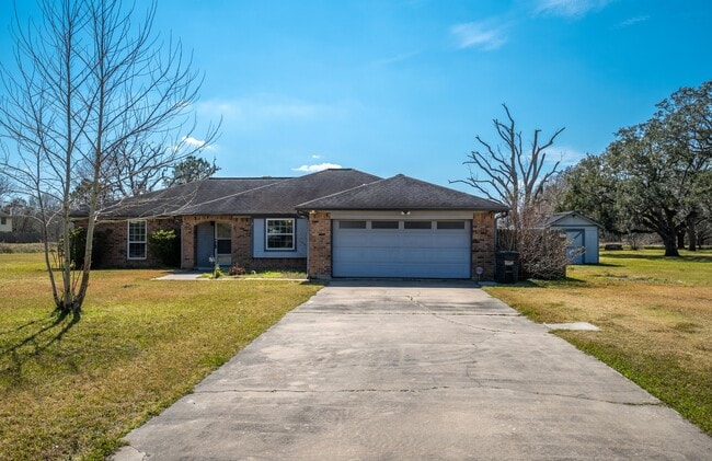 Photo - 140 Lakewood Dr