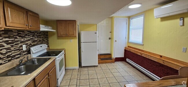 Building Photo - 115 Trenton St Unit 1B Rental
