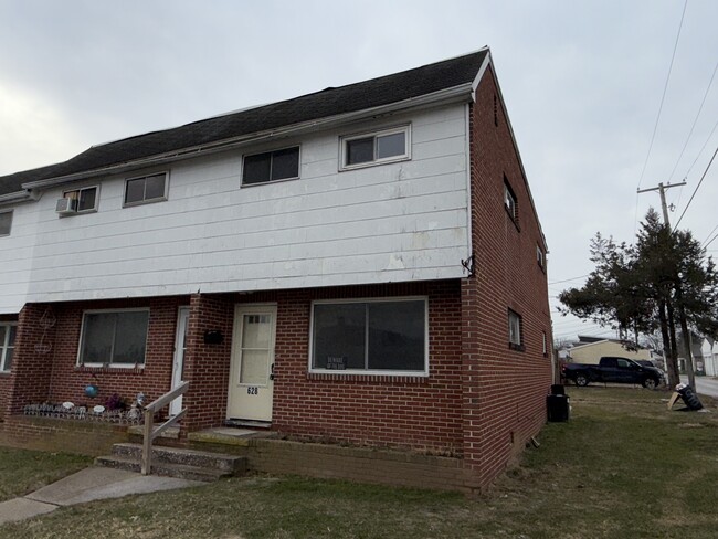 Photo - 628 N West St Townhome