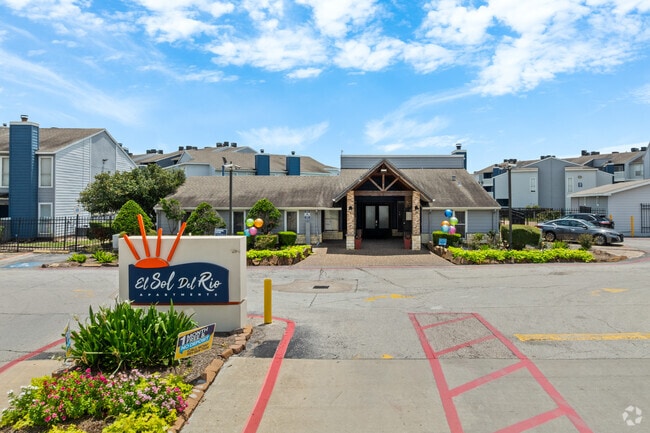 Building Photo - El Sol Del Rio Rental