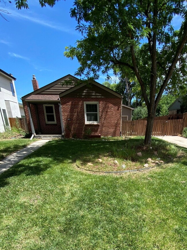 Building Photo - 3 bed/ 3 bath Home in Mayfair