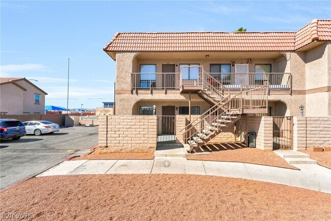 Photo - 4300 N Lamont St Unit 200