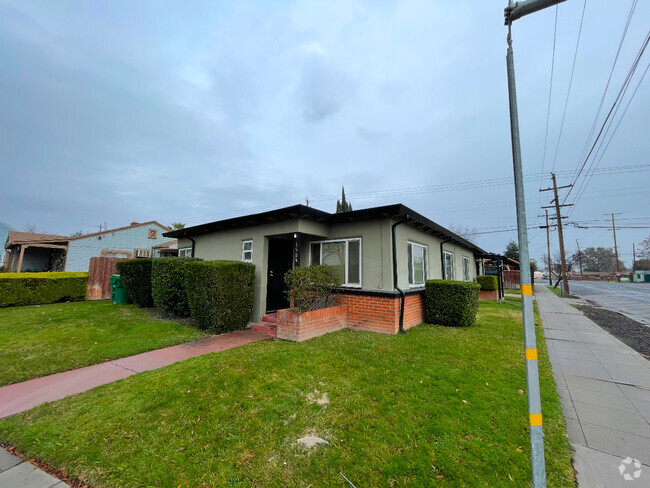 Building Photo - 1504 Sycamore Ave Rental