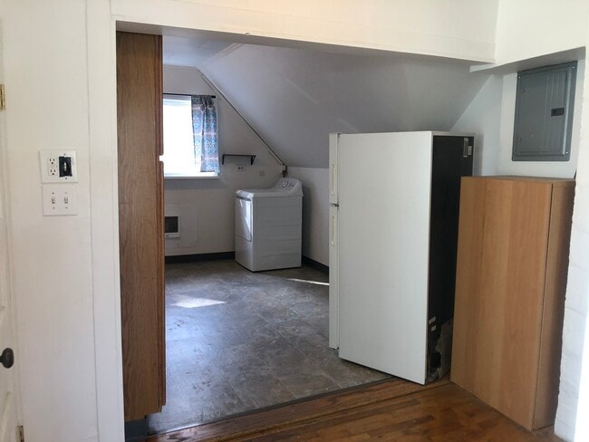 Photo - 320 SE High St