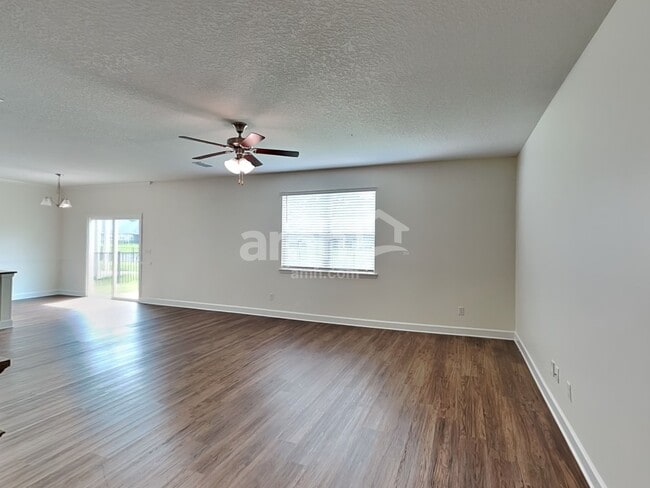3058 Creek Village Ln