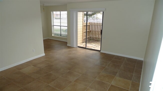 Building Photo - 16111 Aspenglen Dr Unit 103