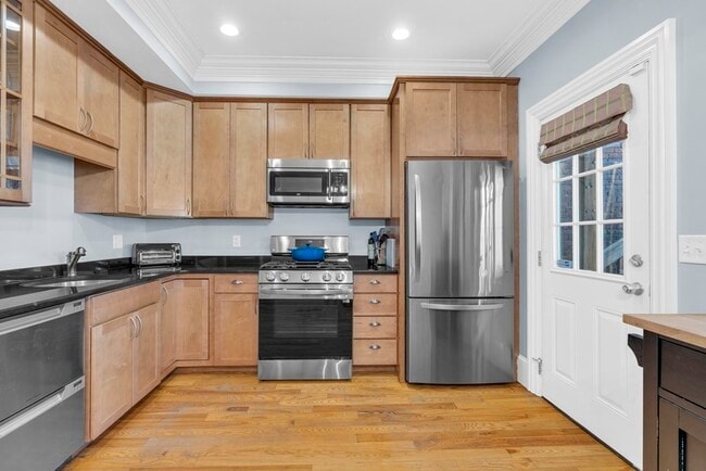 Building Photo - 55 Gates St Unit U1