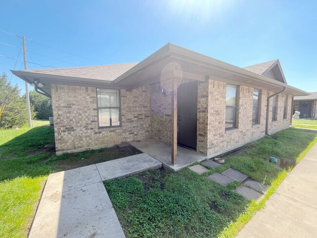 Building Photo - Beautiful 3/2duplex near Silo Schools Rental