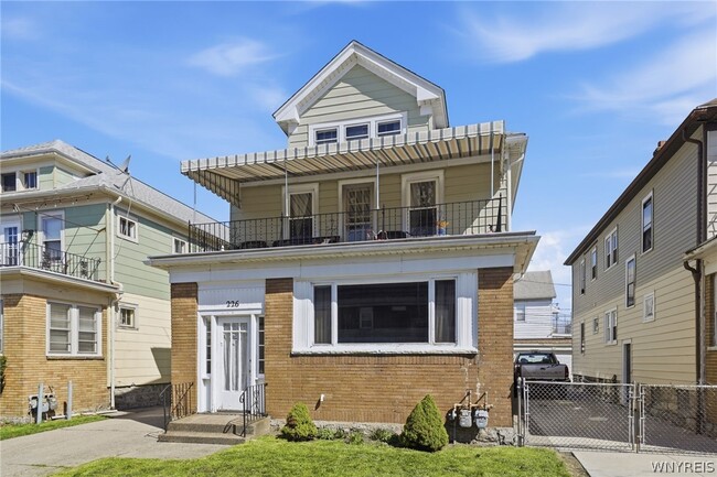 Photo - 226 Tacoma Ave