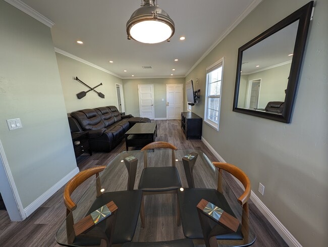 Photo - 411 Birch St