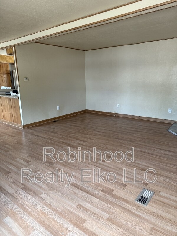 1235 Ave G