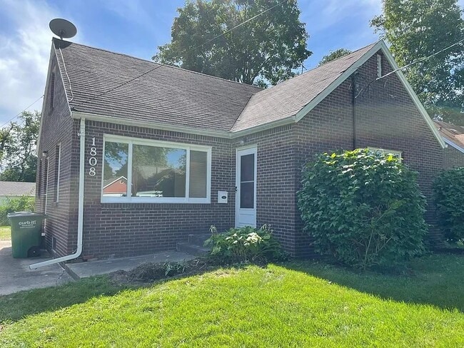 Building Photo - 1808 Elm St