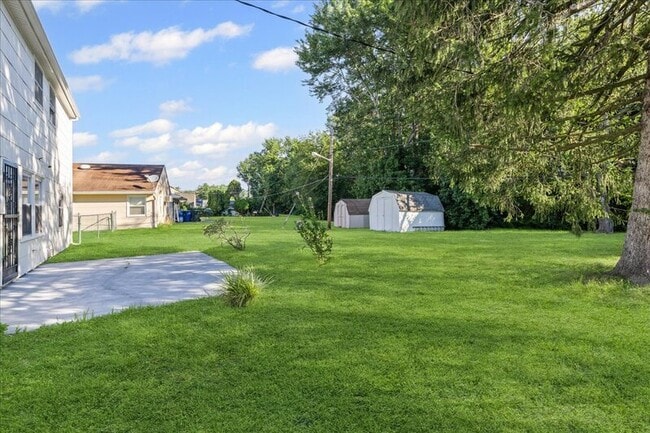 Photo - 114 Millbrook Dr