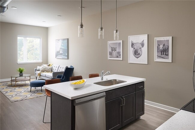 Building Photo - 625 S Goodman St