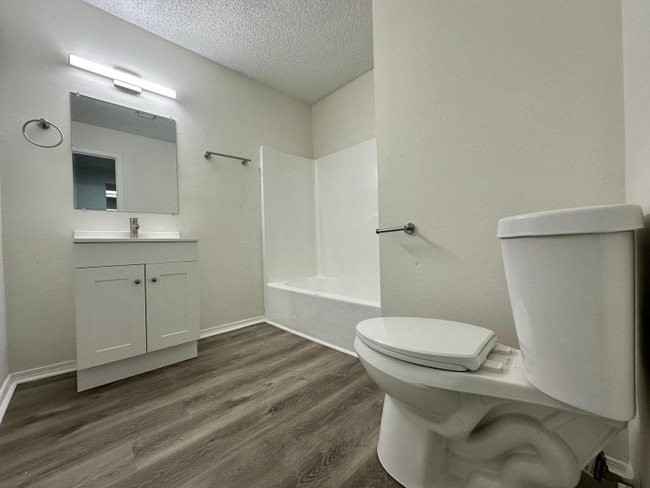 Photo - 410 Oakwood Ave Unit 12