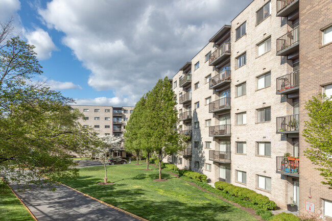 Building Photo - Roosevelt Towers Rental