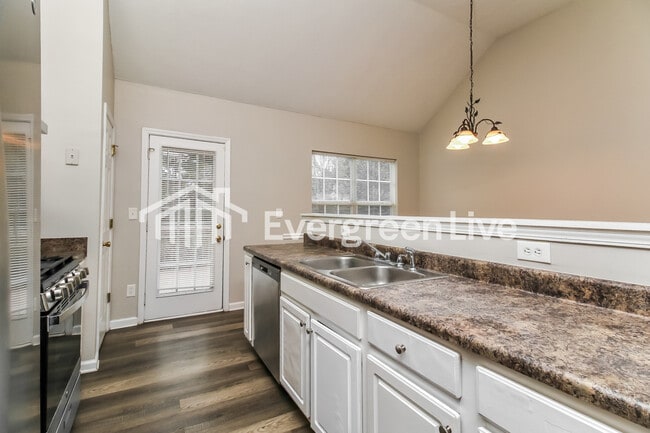 Photo - 270 Greenway Dr