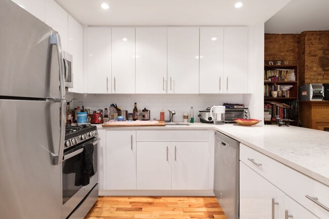 Photo - 115 W 130th St