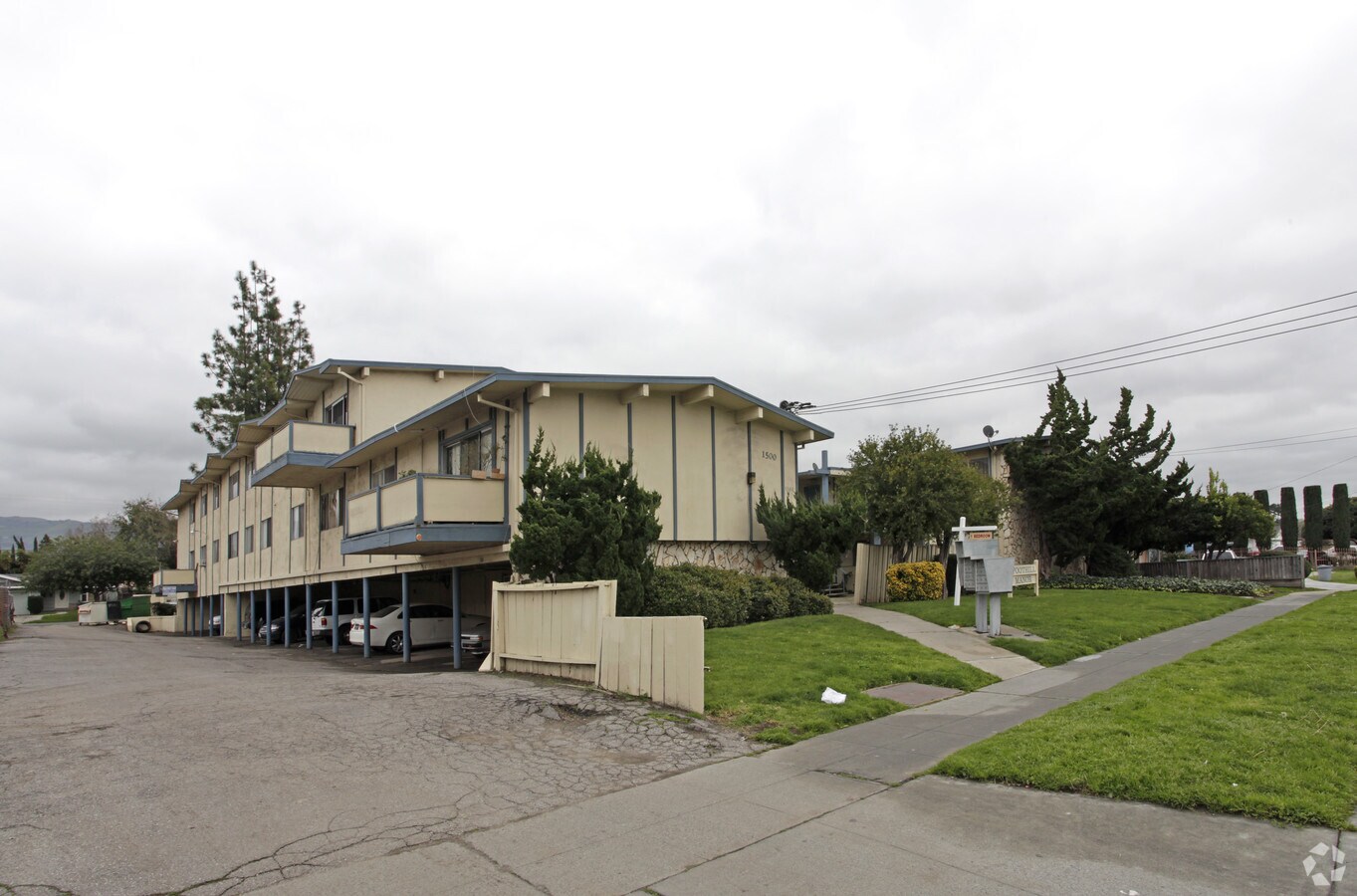 Foothill Manor - Foothill Manor Apartments