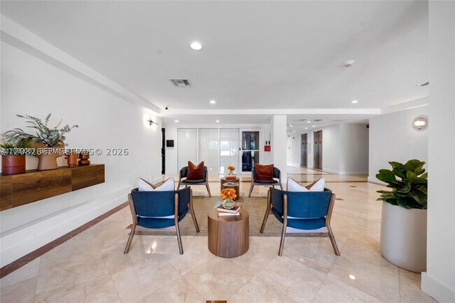 Building Photo - 1455 N Treasure Dr Unit 4M