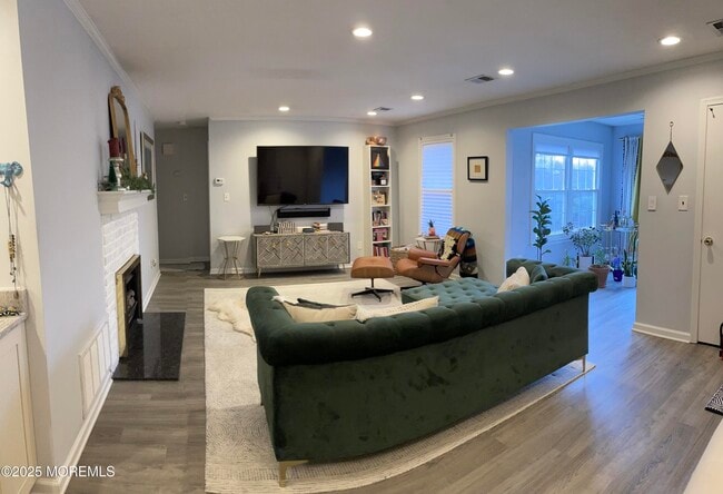 Photo - 157 Frontier Way