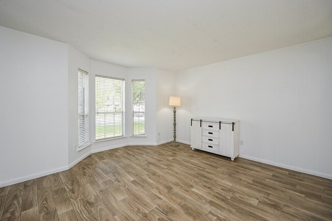 Photo - 2534 Halstead Dr