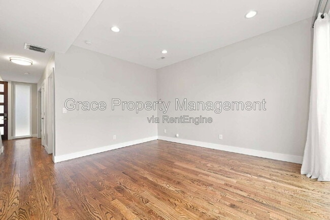 Photo - 1931 N Grove St