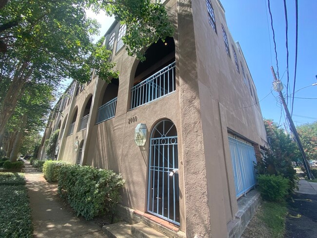 Photo - 2000 Fairview Ave