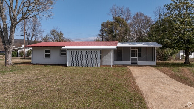 Building Photo - 1701 Wakefield Dr NE Rental