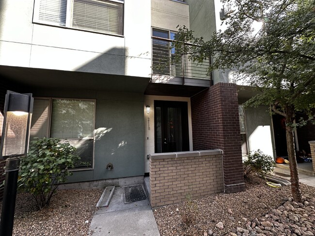 "Modern 3-Bed Townhouse in Central Denver!" - "Modern 3-Bed Townhouse in Central Denver!"