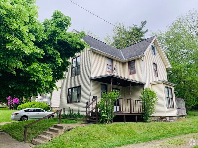 Building Photo - 926 Main Ave W Rental