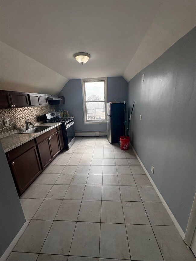 Building Photo - 175 Wegman Pkwy Unit 3