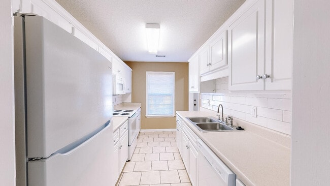 Photo - 104 Queens Ct