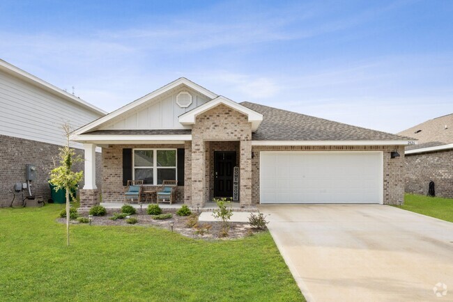 Building Photo - 4/2 Stunning Brick Home with community poo...