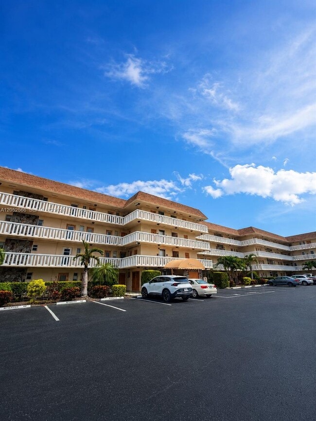 Building Photo - 1889 S Ocean Dr Unit 406