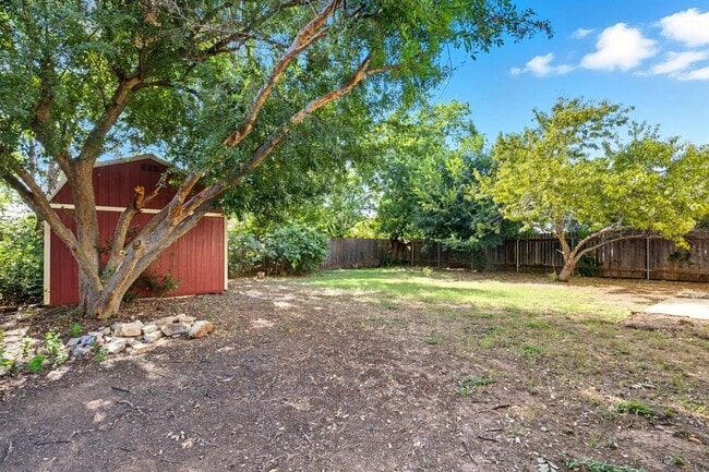 Photo - 617 Riverway Ln