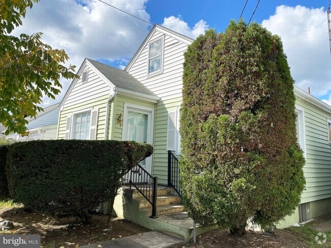 Building Photo - 212 N Western Ave Rental
