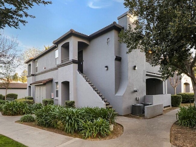 Building Photo - 2 bed | 2bath | 1039 SF | Private Garage | Assigned Parking | Owners pays for WS&G!