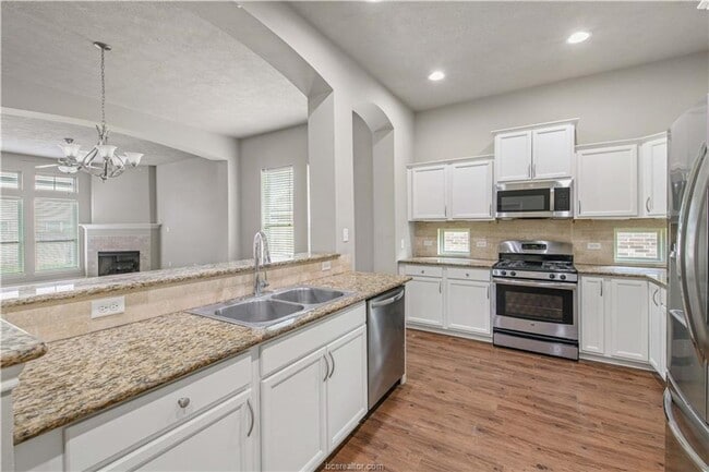 Photo - Available NOW! 3/2 in highly desirable Creek Meadows!!