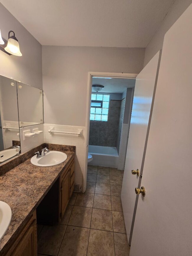 Photo - 2415 Castle Dr