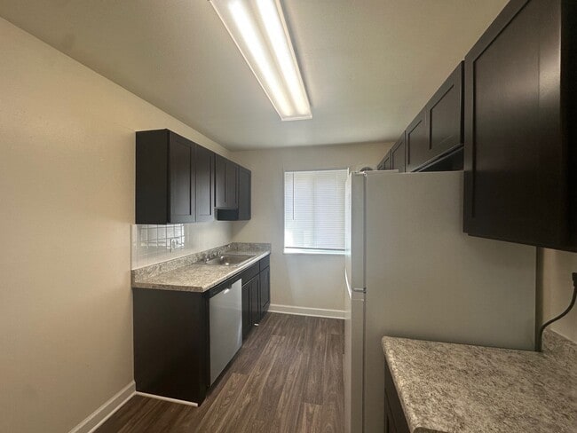 Photo - White Oak Garden Apartments