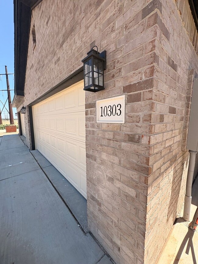 Building Photo - Stunning New 3/2 Townhomes