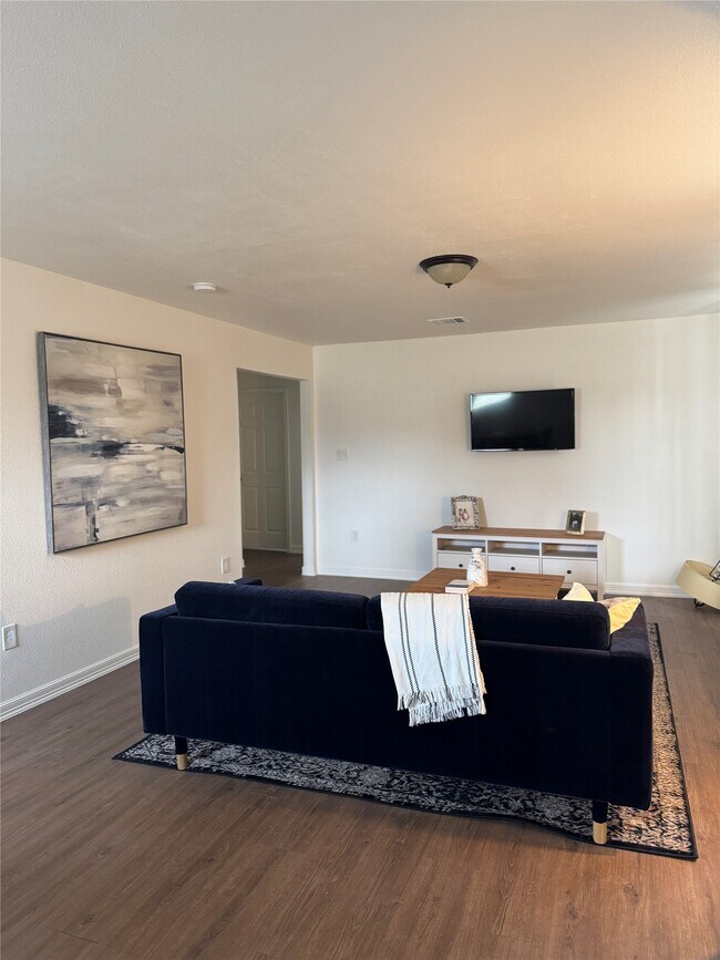 Photo - 5607 Collins Rd