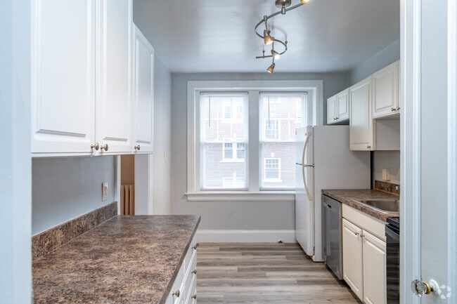 2BR, 1BA - 1180SF - Kitchen - Windsor Apartments