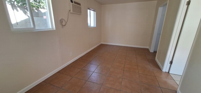 Photo - 13453 1/4 Filmore St Unidad 13457 1/2