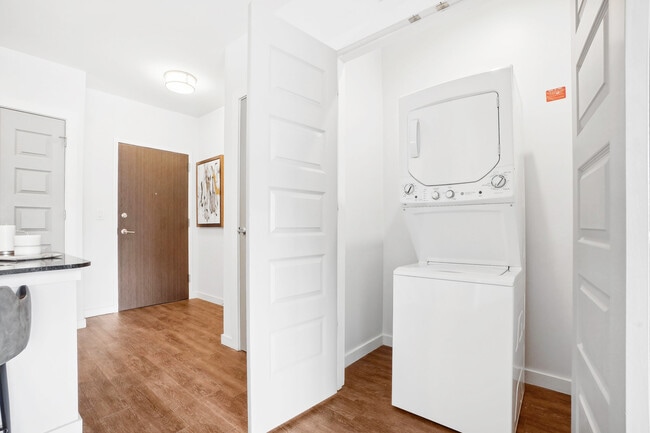 A1 1BR, 1BA - 707SF Bathroom