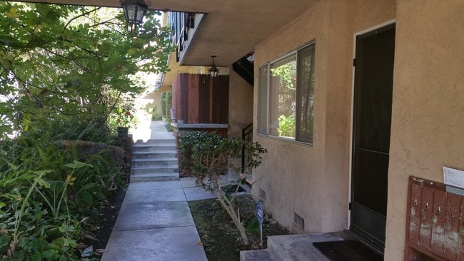 Building Photo - 131 W 64th Pl Unit 6 Rental