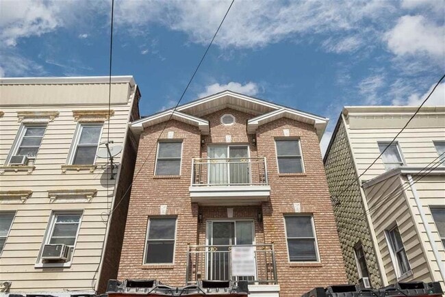 Building Photo - 150 Congress St Unit Apt # 1