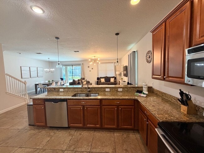 Photo - 1433 Thunderbird Rd